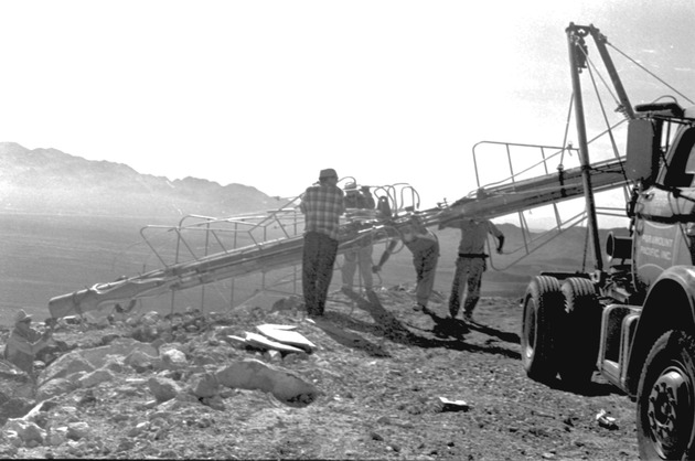 Photographs of the transmitter tower on Black Mountain, July 1, 1967 - hem0477
