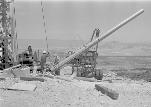Photographs of the transmitter tower on Black Mountain, July 1, 1967 - hem0480