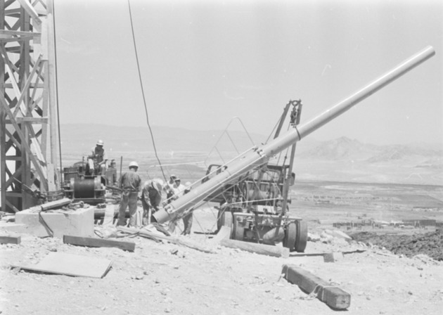 Photographs of the transmitter tower on Black Mountain, July 1, 1967 - hem0481
