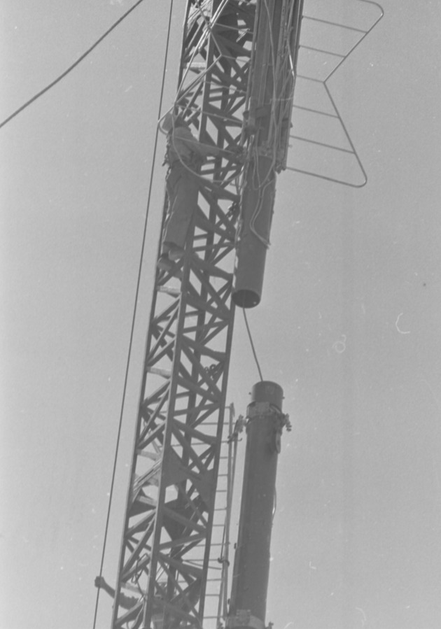 Photographs of the transmitter tower on Black Mountain, July 1, 1967 - hem0488