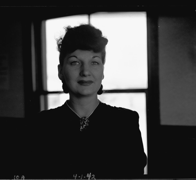 Portrait photograph of an unidentified woman