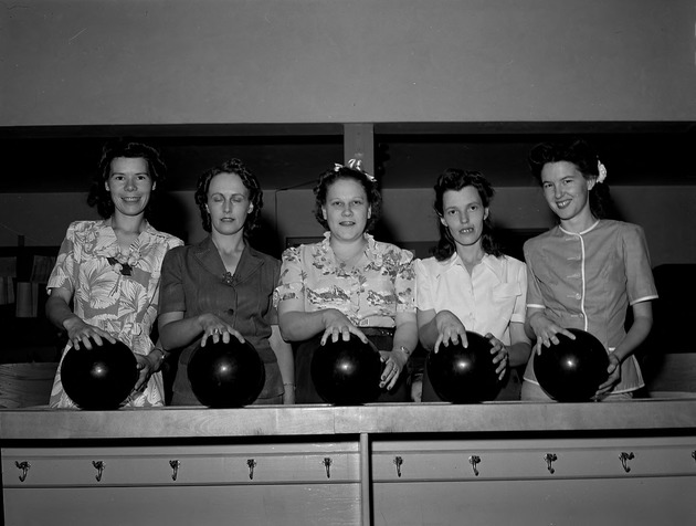 Photograph of the Guttersnipes bowling team