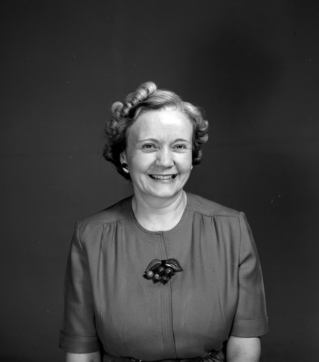 Portrait photograph of Dee Settle