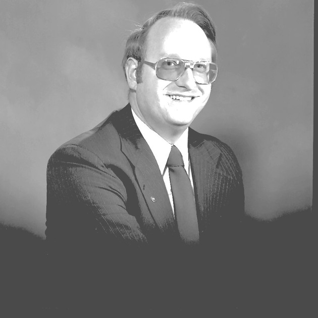 Portrait photograph of Bob Campbell